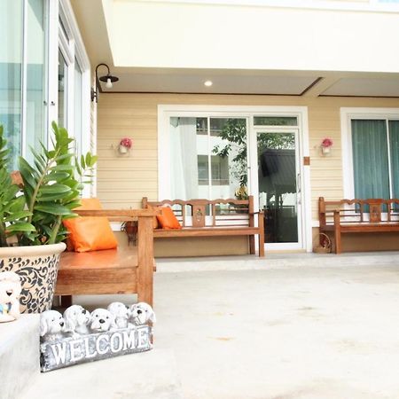 Romyen Cafe' Homestay Аюттхая Экстерьер фото