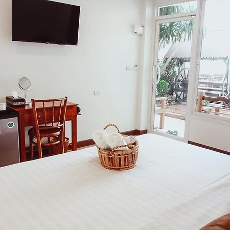 Romyen Cafe' Homestay Аюттхая Экстерьер фото