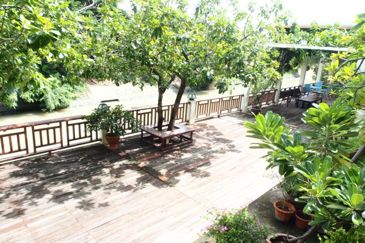 Romyen Cafe' Homestay Аюттхая Экстерьер фото