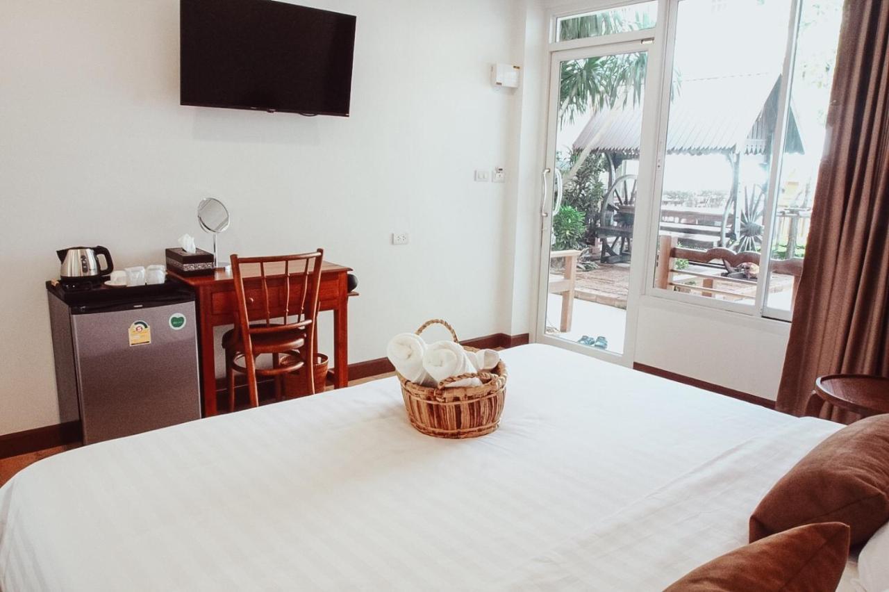 Romyen Cafe' Homestay Аюттхая Экстерьер фото